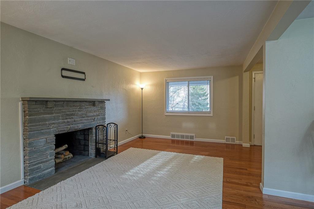 102 Oakglen Road Pittsburgh, PA 15237 - Photo 8 of 24 Gallery Image 8
