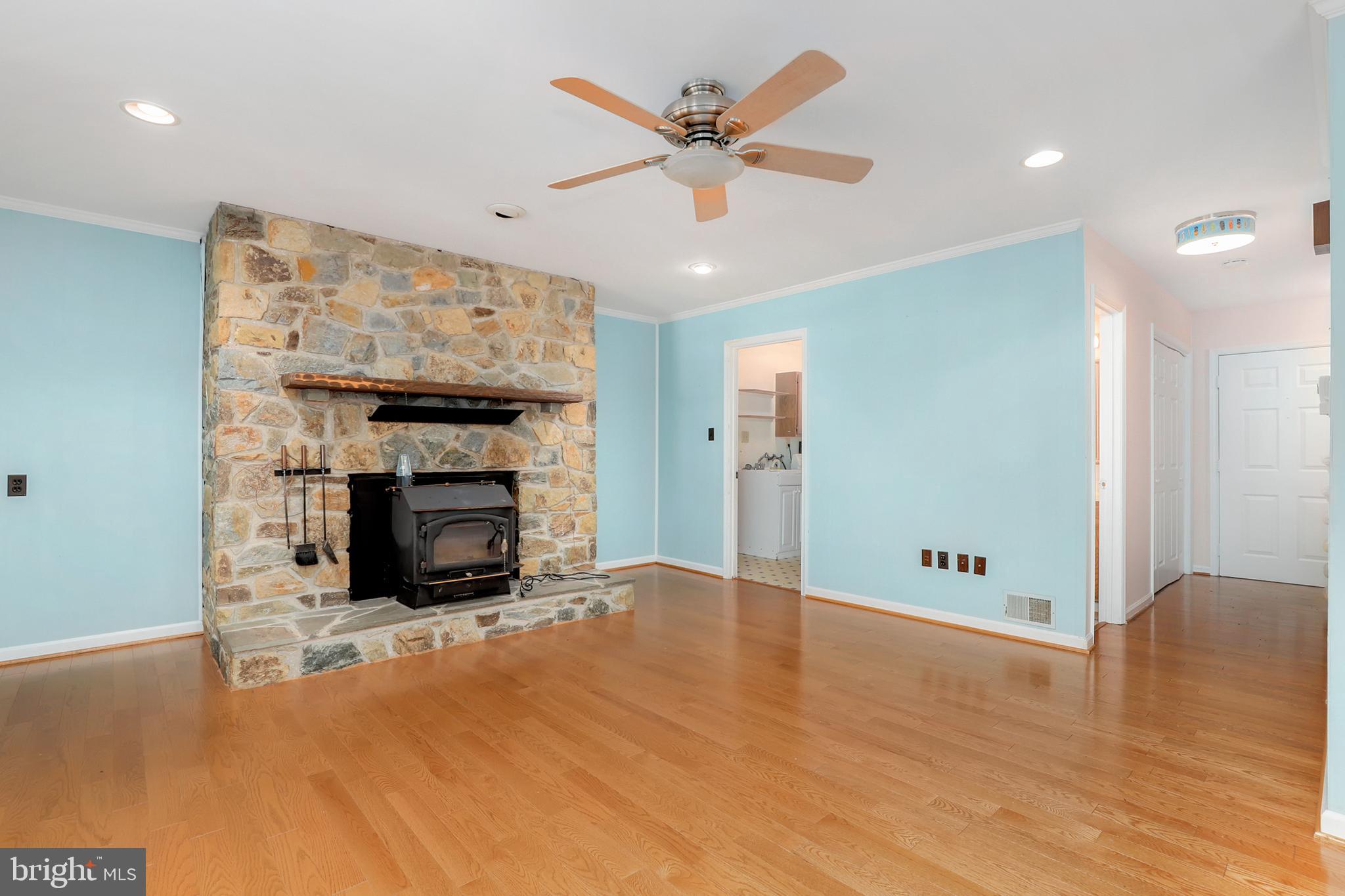 3716 Russell Road Woodbridge, VA 22192 - Photo 7 of 53 Gallery Image 7
