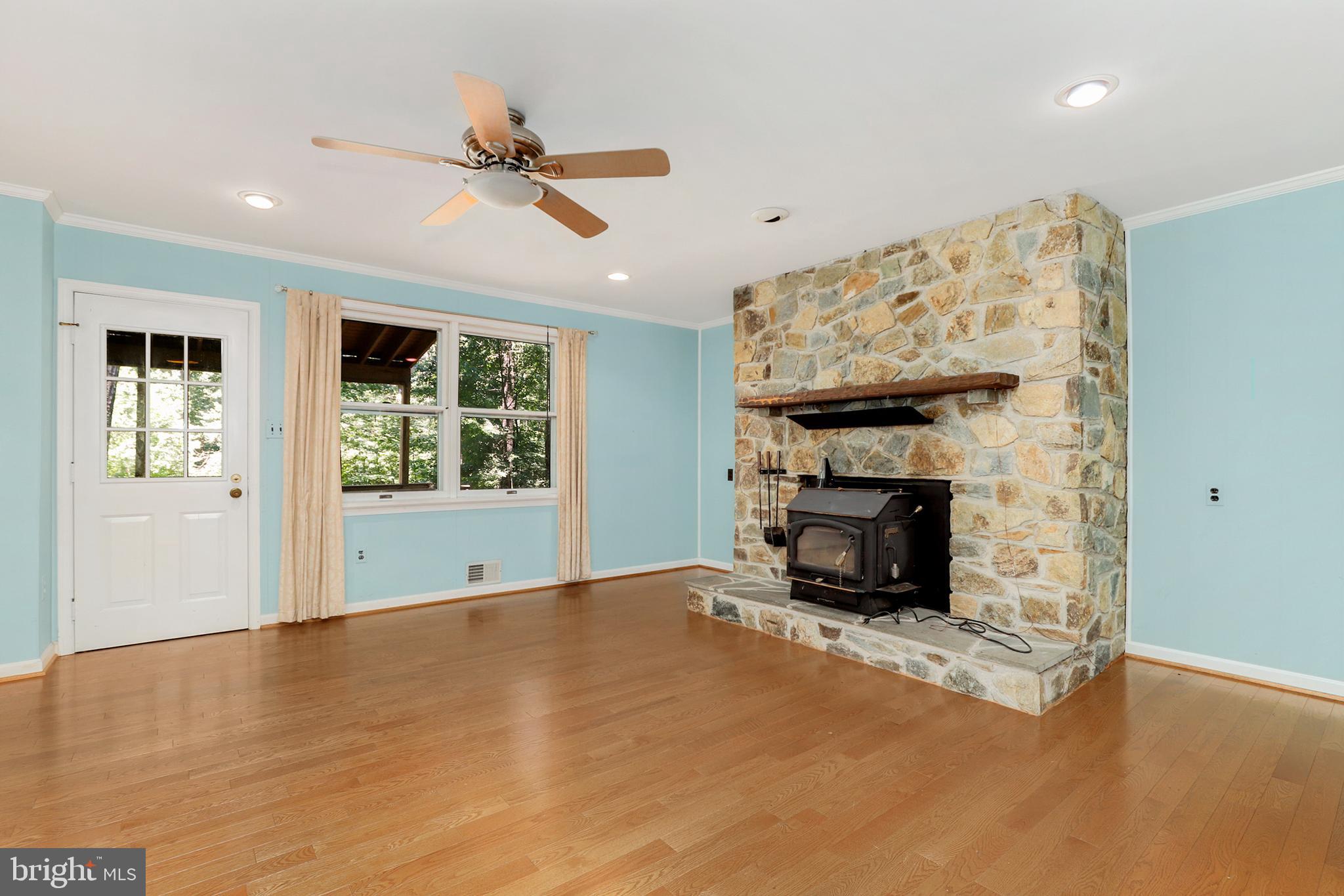 3716 Russell Road Woodbridge, VA 22192 - Photo 9 of 53 Gallery Image 9