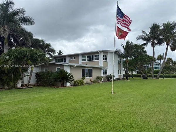 a view of house with a yard