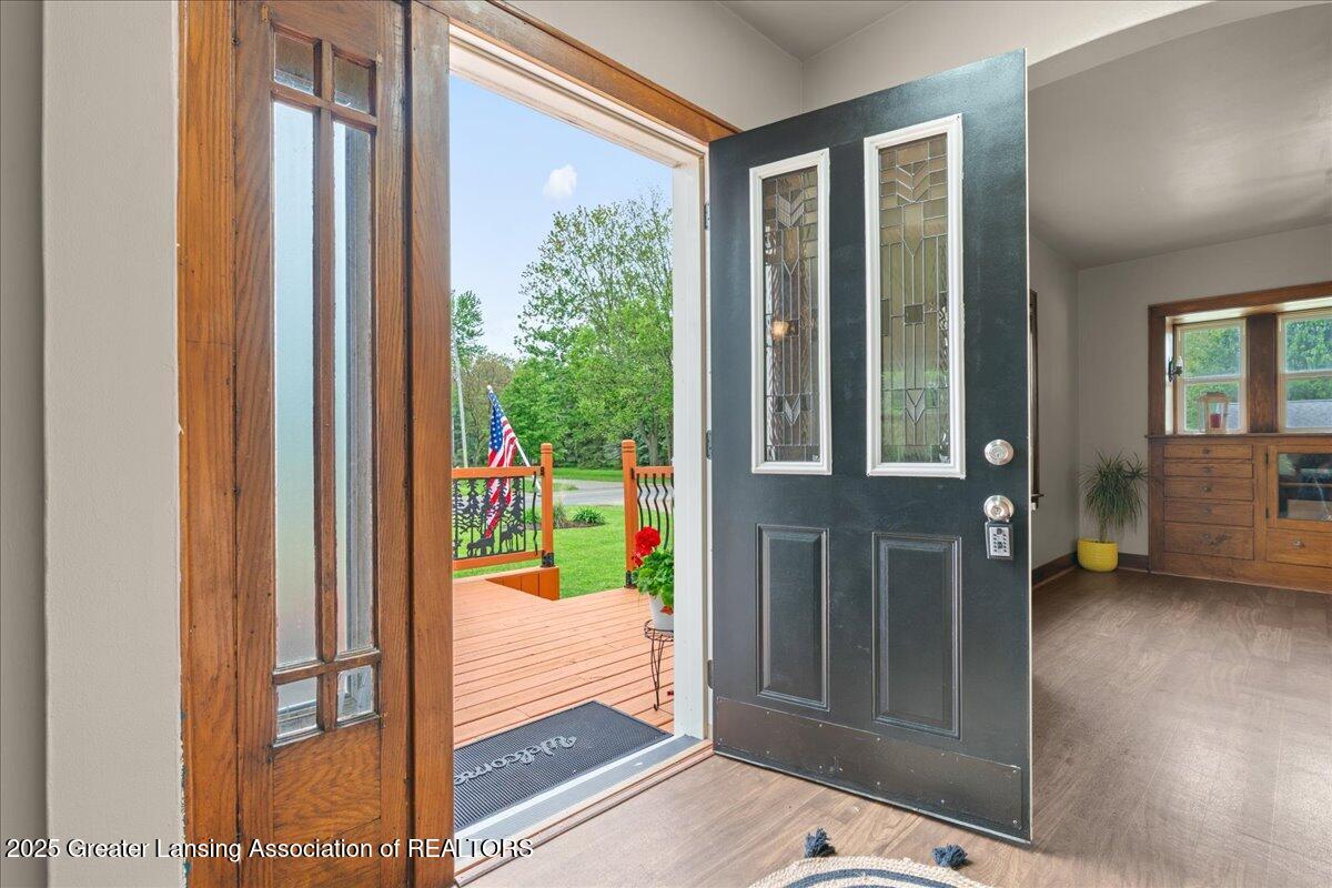 1614 Gunn Road Holt, MI 48842 - Photo 12 of 34 COME ON IN!