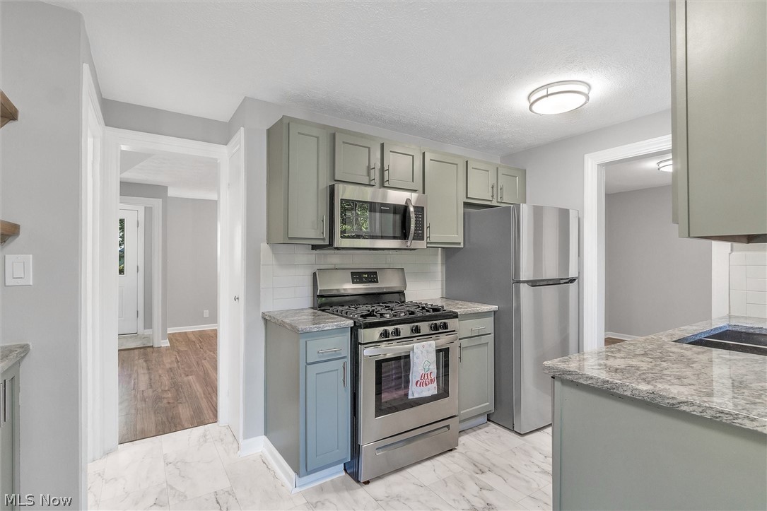 3738 Bainbridge Road Cleveland Heights, OH 44118 - Photo 10 of 31