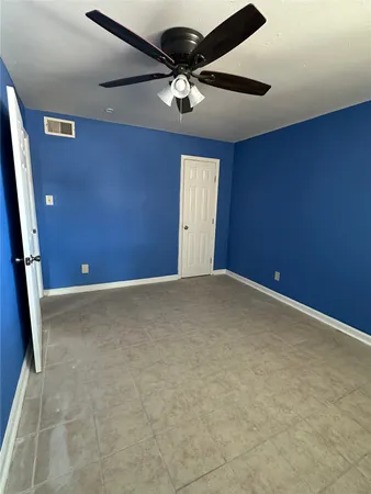 a view of a livingroom with a ceiling fan