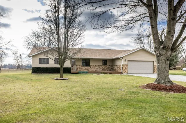 $372,500 | 8470 Maple Grove Road, Edwardsville, IL 62025