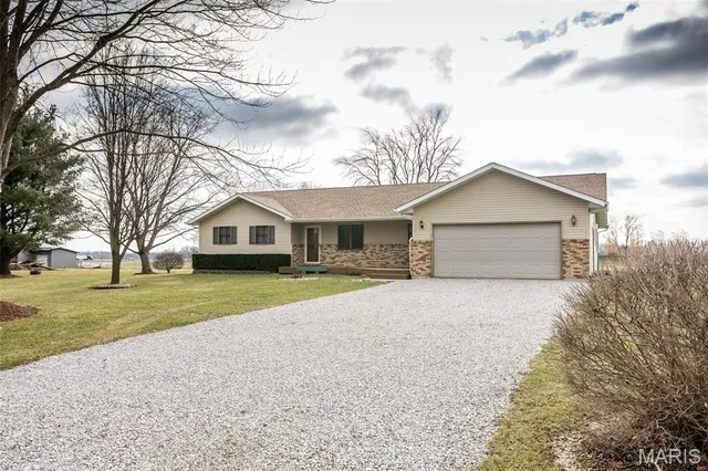 $372,500 | 8470 Maple Grove Road, Edwardsville, IL 62025