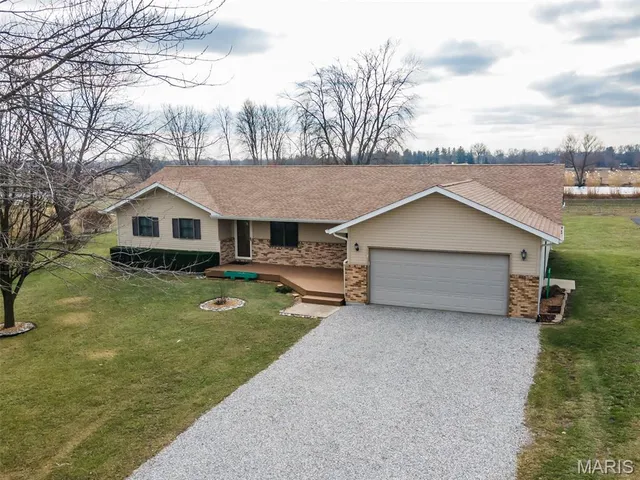 $372,500 | 8470 Maple Grove Road, Edwardsville, IL 62025