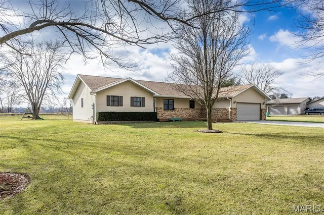 $372,500 | 8470 Maple Grove Road, Edwardsville, IL 62025