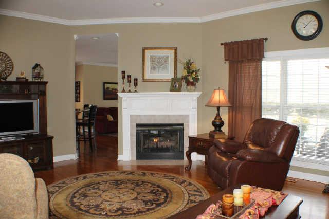 128 Hunters Ridge Drive Tullahoma, TN 37388 - Photo 5 of 20 The Gas Fireplace is the focal point of this great room!
