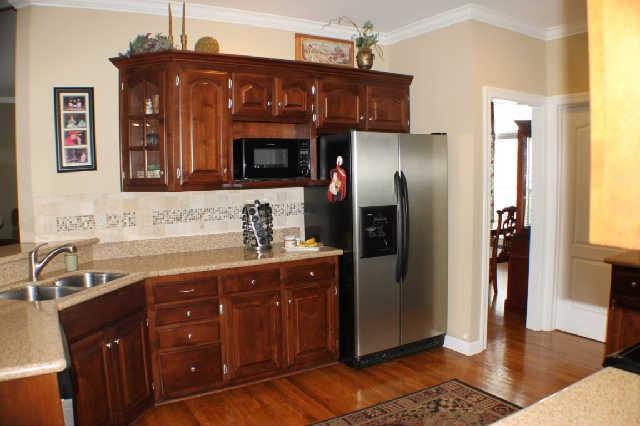 128 Hunters Ridge Drive Tullahoma, TN 37388 - Photo 7 of 20 All Kitchen Appliances Stay, even the Fridge.
