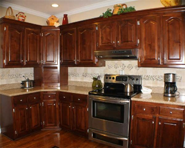 128 Hunters Ridge Drive Tullahoma, TN 37388 - Photo 8 of 20 This Kitchen has tons of Counter Space and Cabinet Space!