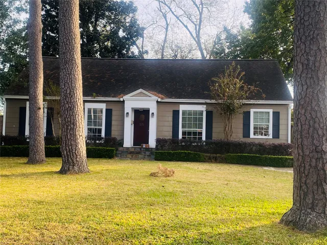 $2,600 | 515 West 30th Street, Houston, TX 77018