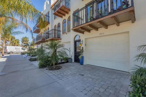 a view of a yard with plants