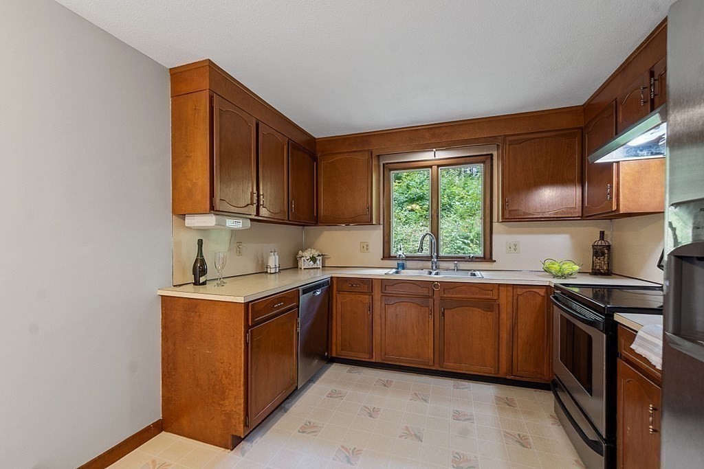 29 Betty Spring Road Gardner, MA 01440 - Photo 13 of 42 Gallery Image 13