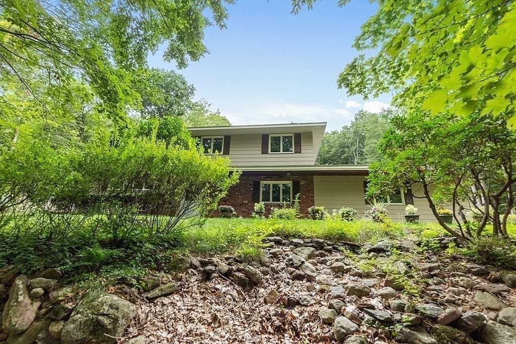 29 Betty Spring Road Gardner, MA 01440 - Photo 2 of 42 Gallery Image 2