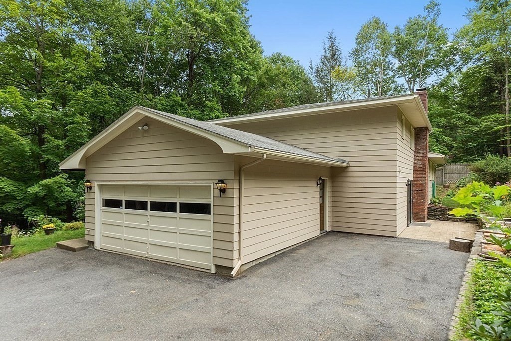 29 Betty Spring Road Gardner, MA 01440 - Photo 3 of 42 Gallery Image 3