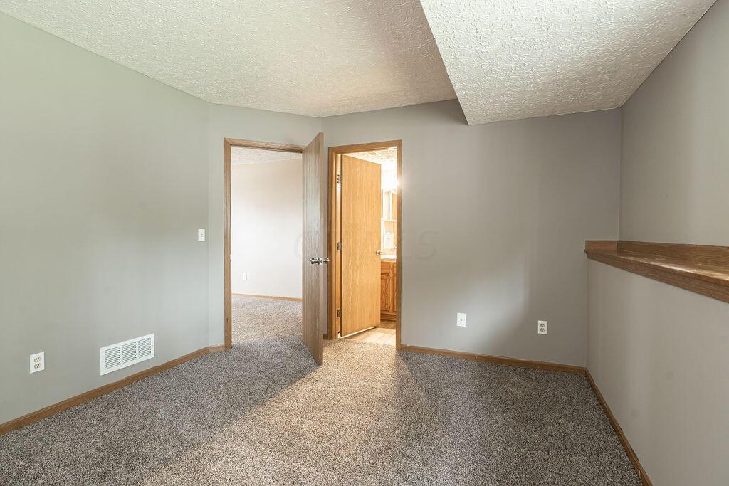 2731 Raphael Drive Columbus, OH 43232 - Photo 5 of 18 R1 (5)