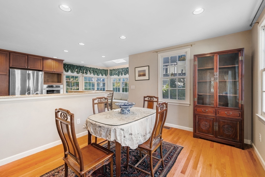 33 Pleasant Street, Unit 33 Manchester, MA 01944 - Photo 18 of 40 a dining room with furniture and window