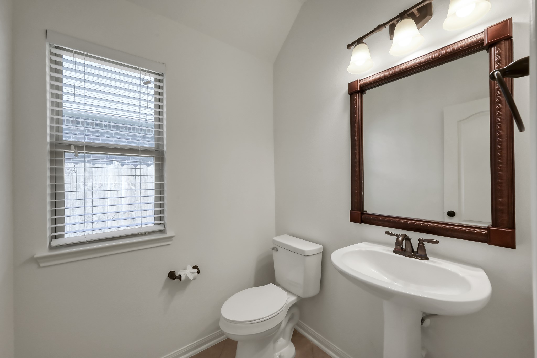 17223 Rookery Court Conroe, TX 77385 - Photo 9 of 45