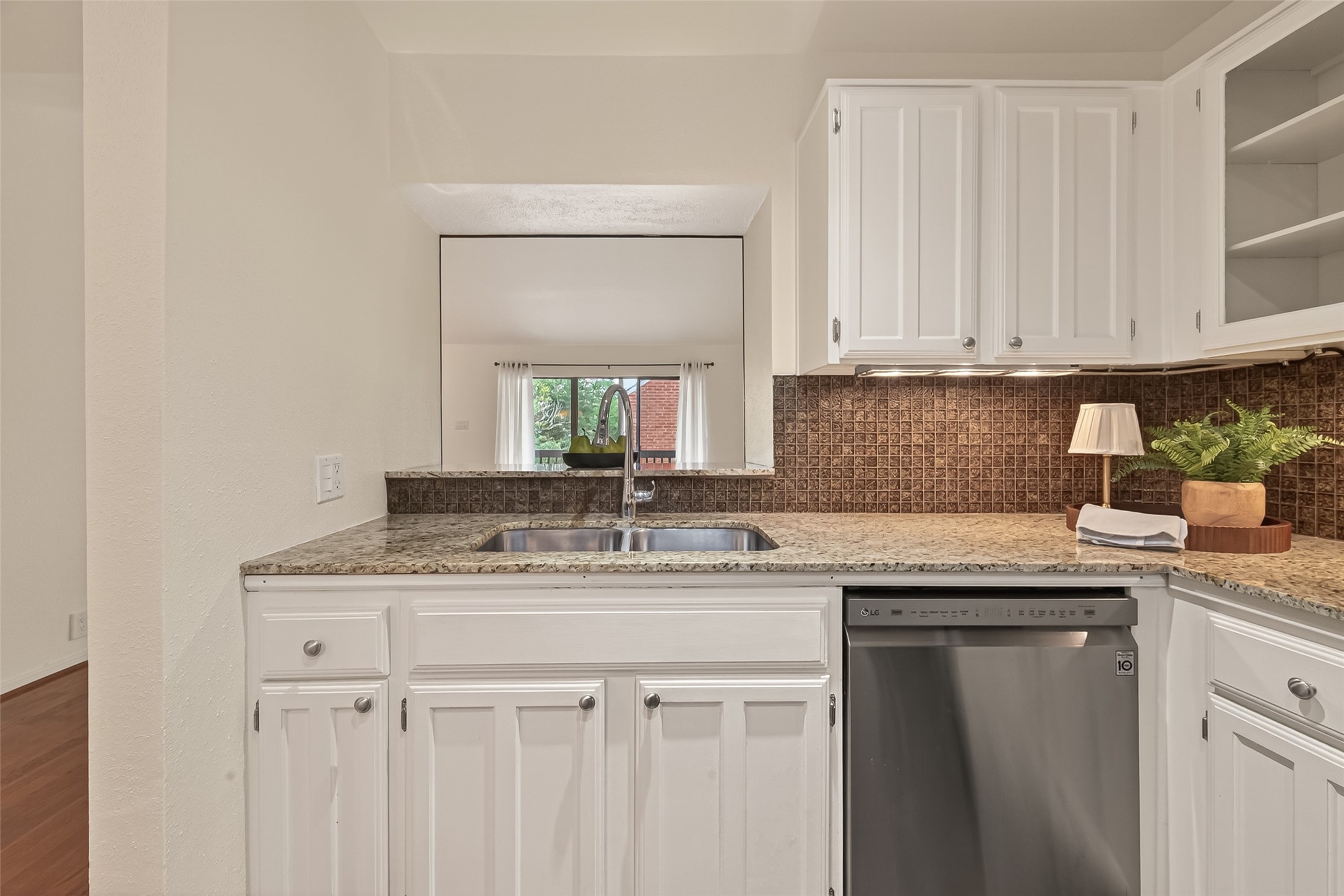 2829 Timmons Lane, Unit 144 Houston, TX 77027 - Photo 12 of 41 Double stainless-steel sinks make cleaning produce and meal preparation much easier.