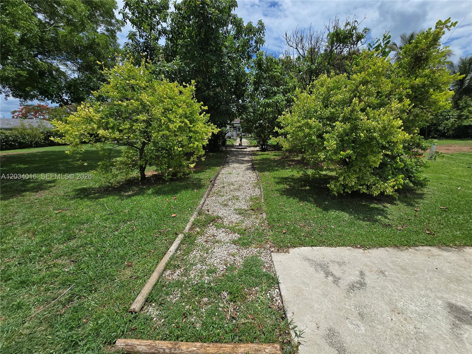 20595 Southwest 190th Street Miami, FL 33187 - Photo 13 of 26