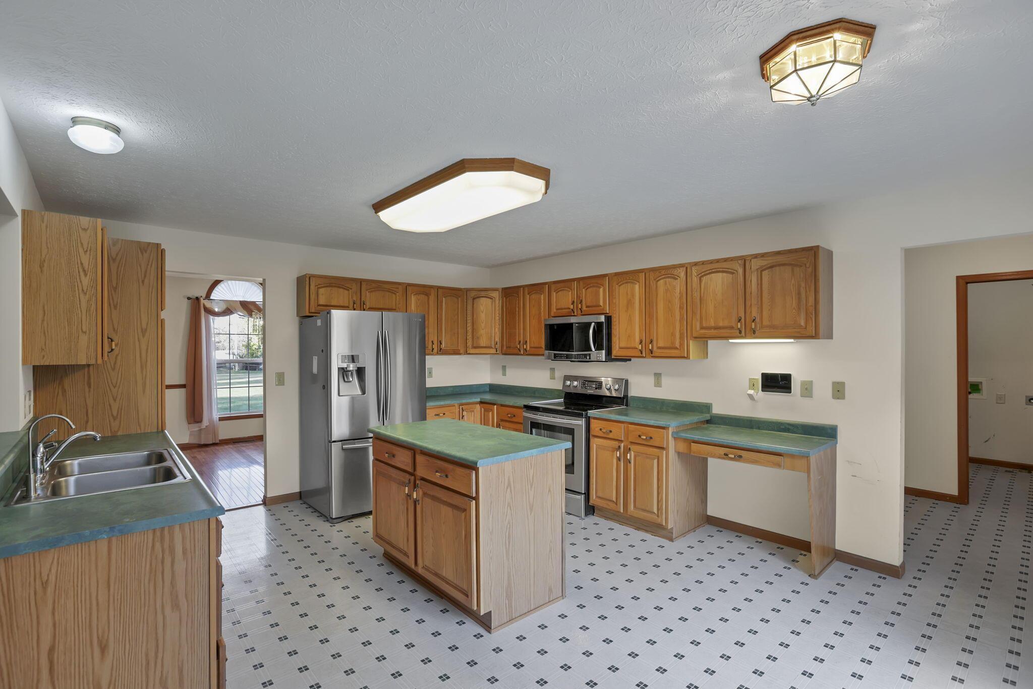 7017 Hollow Road Southwest Pataskala, OH 43062 - Photo 16 of 67 Kitchen