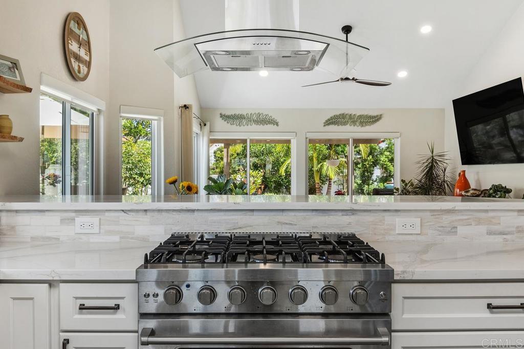 4722 Collinos Way Oceanside, CA 92056 - Photo 8 of 59