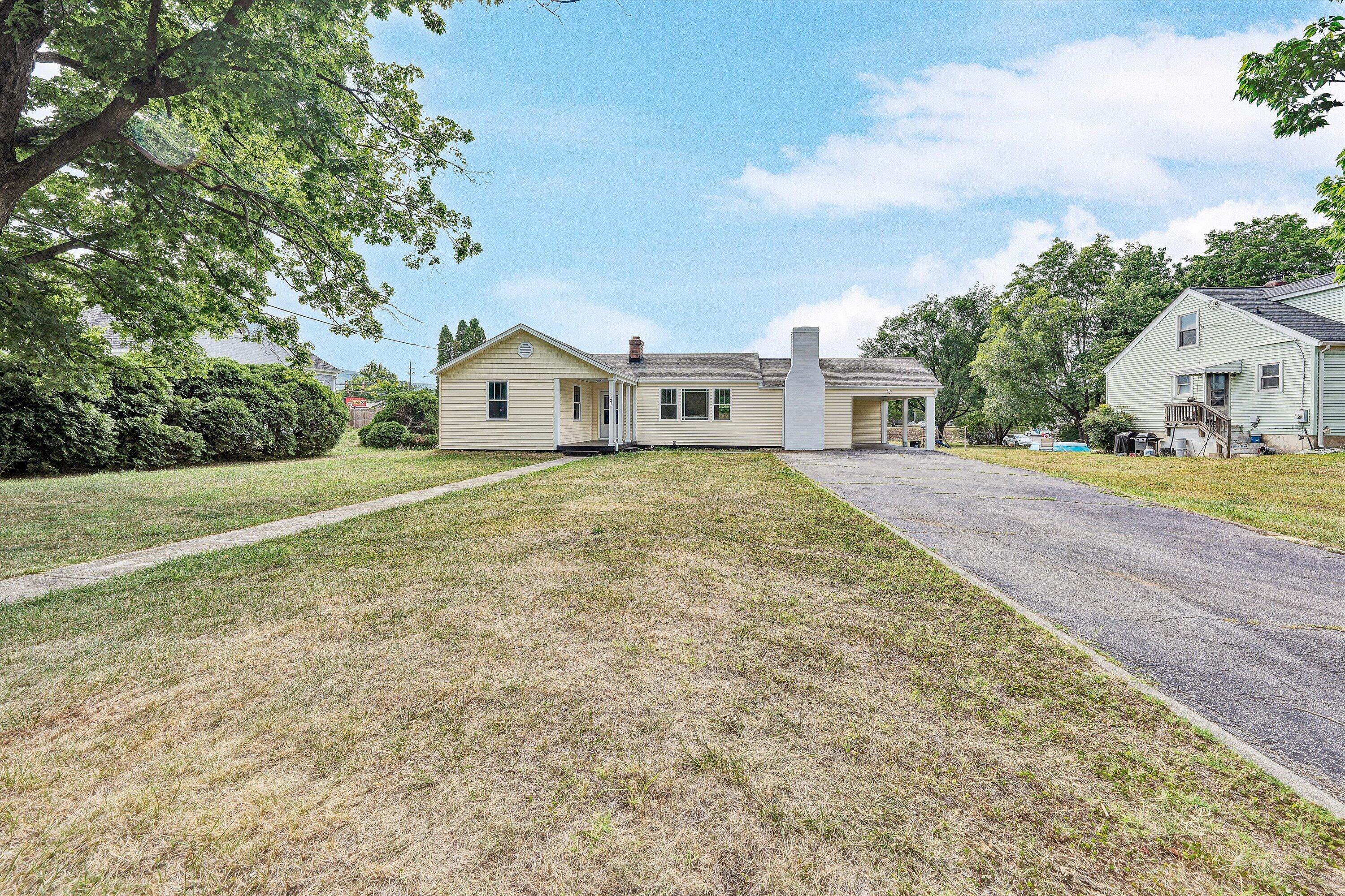 1127 Highland Road Salem, VA 24153 - Photo 20 of 23 Front of House