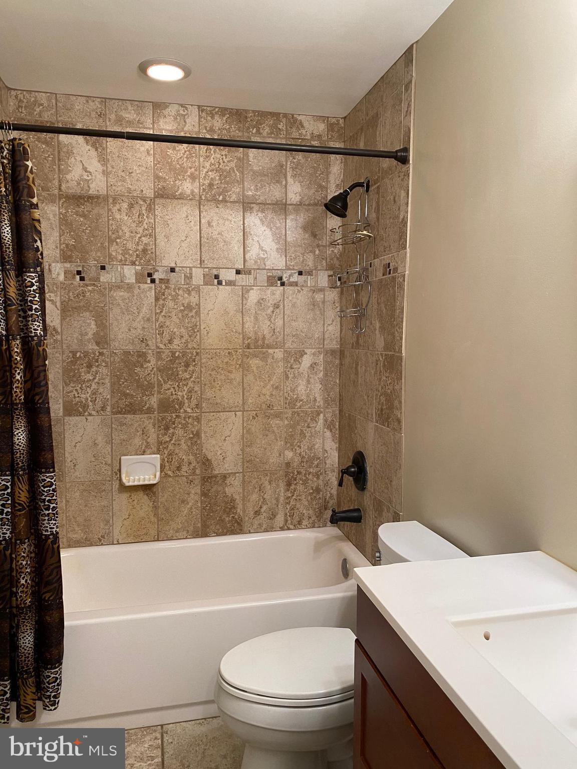 277 East Lake Road Woodstown, NJ 08098 - Photo 37 of 54 Third Full Bath w/Tub - Second Floor
