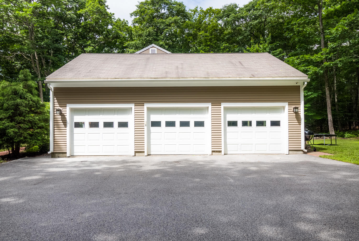 37 Bailey Farm Road Freeport, ME 04032 - Photo 3 of 49 Garage
