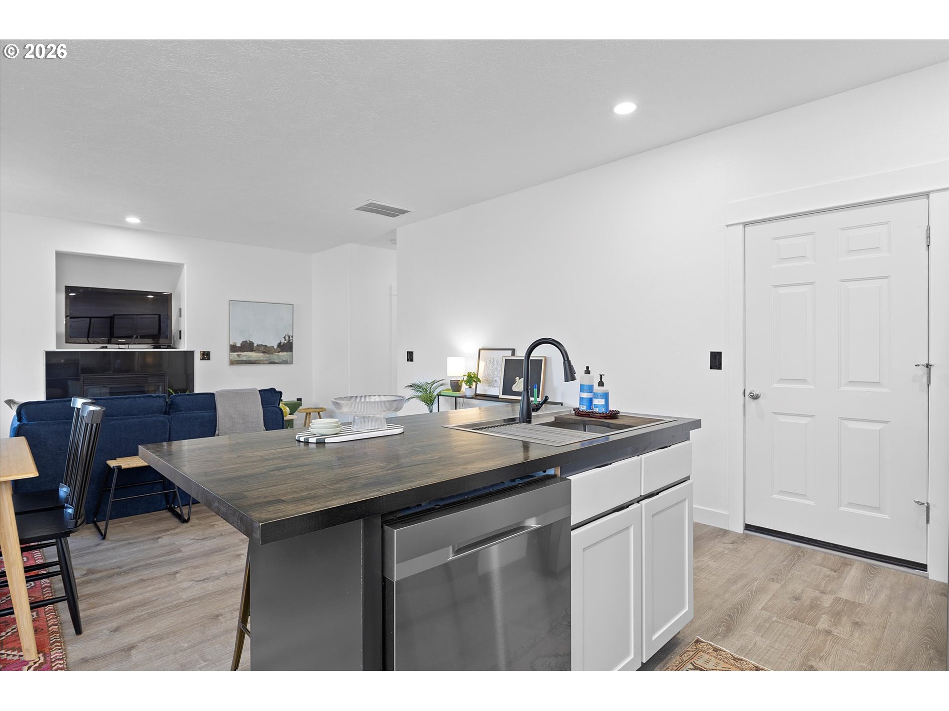 19257 Oak Avenue Sandy, OR 97055 - Photo 12 of 40 Kitchen/Living Room