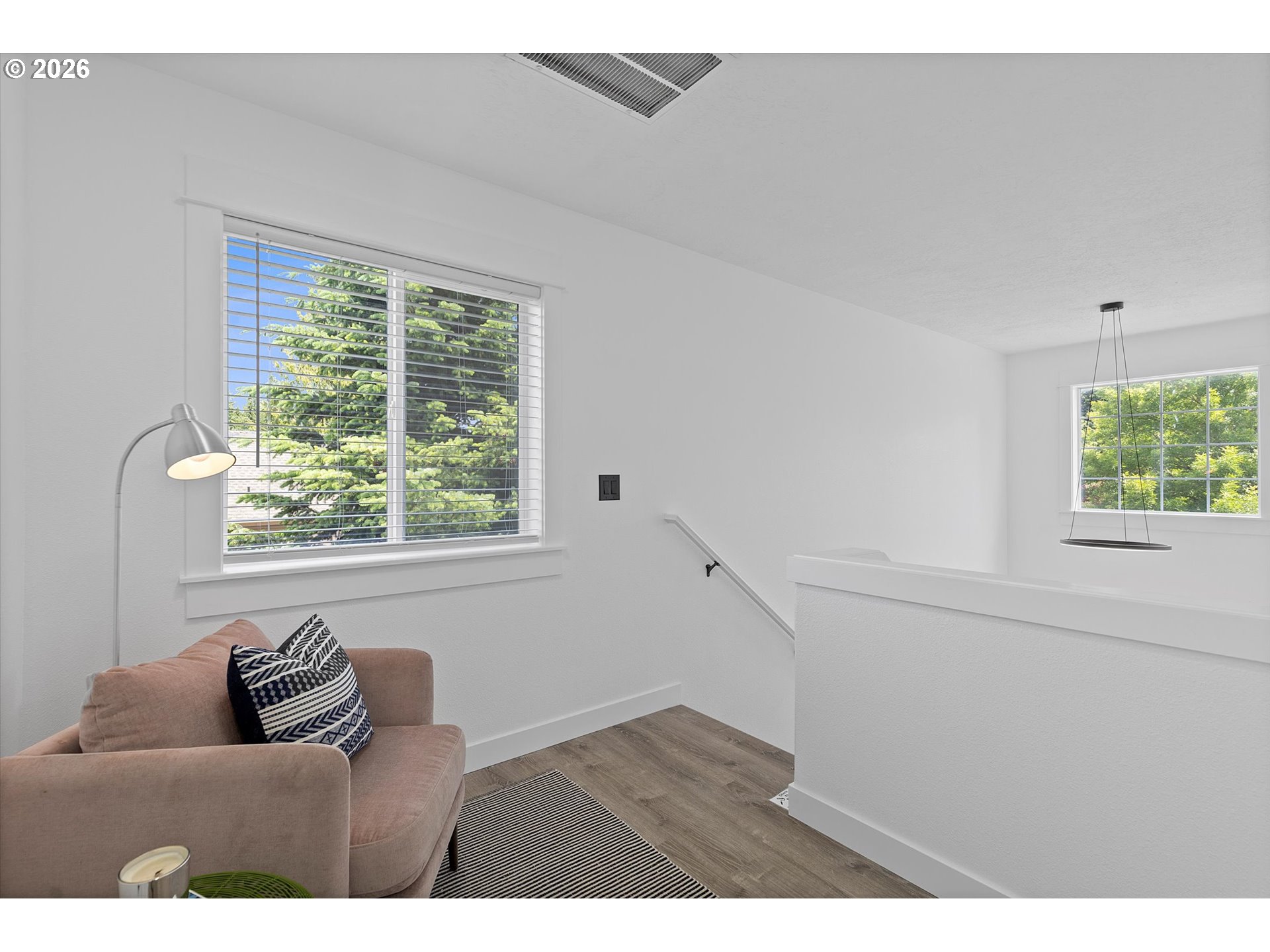 19257 Oak Avenue Sandy, OR 97055 - Photo 19 of 40 Staircase
