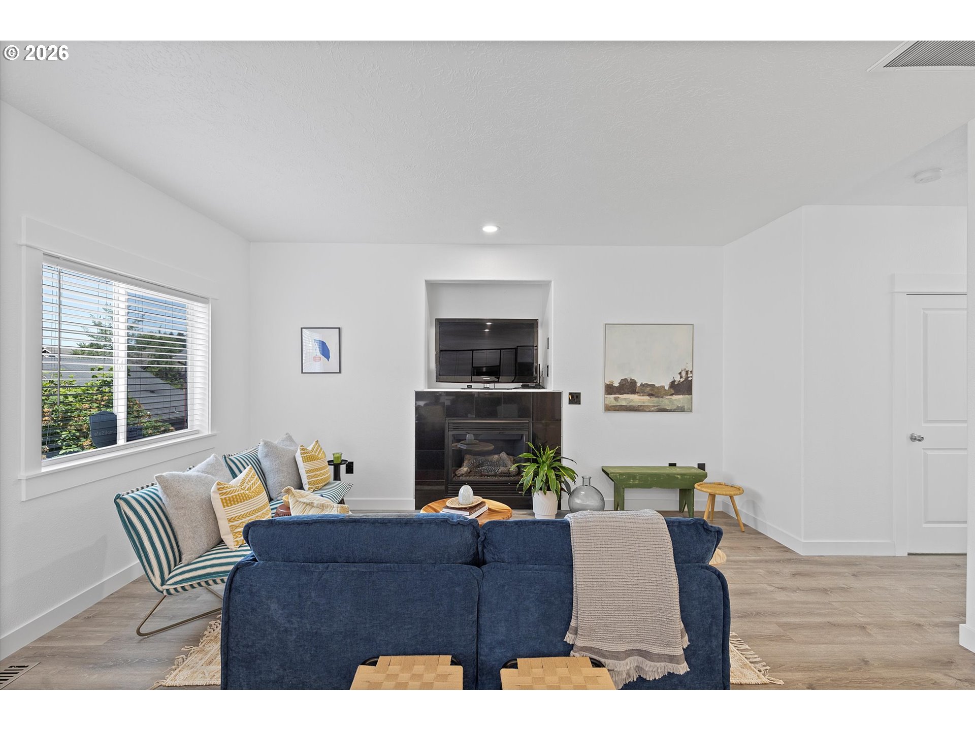 19257 Oak Avenue Sandy, OR 97055 - Photo 4 of 40 Living Room