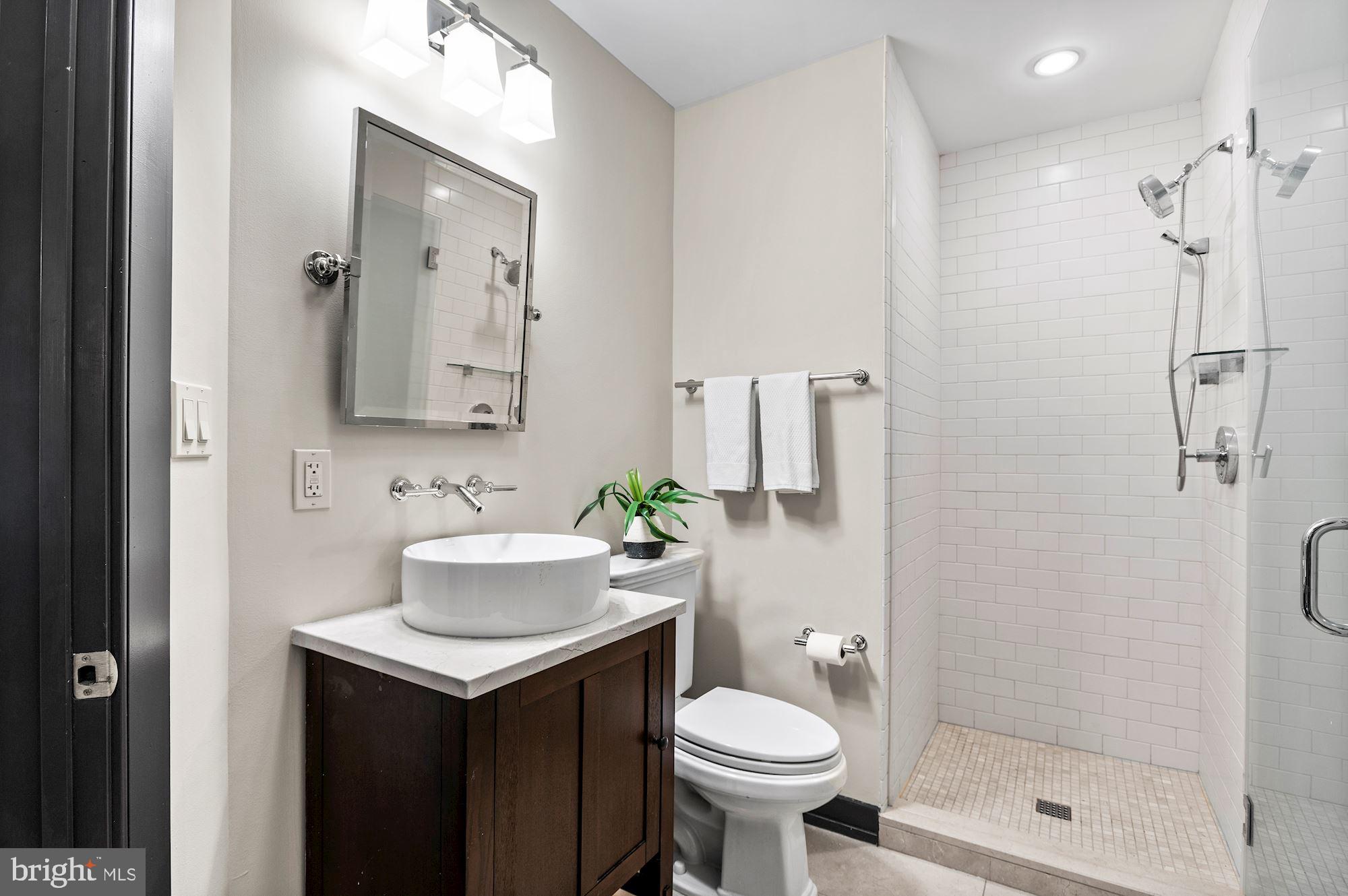 7505 Exeter Road Bethesda, MD 20814 - Photo 15 of 33 Main Level - Bath