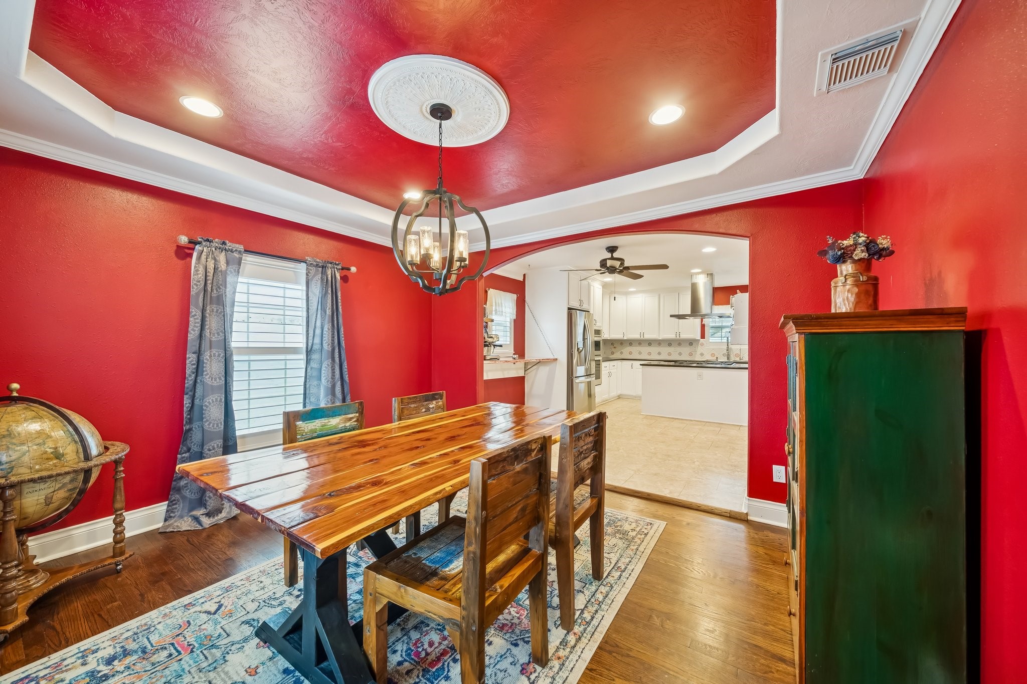 5309 Palmer Street Houston, TX 77004 - Photo 19 of 42 a very nice looking room with a large window