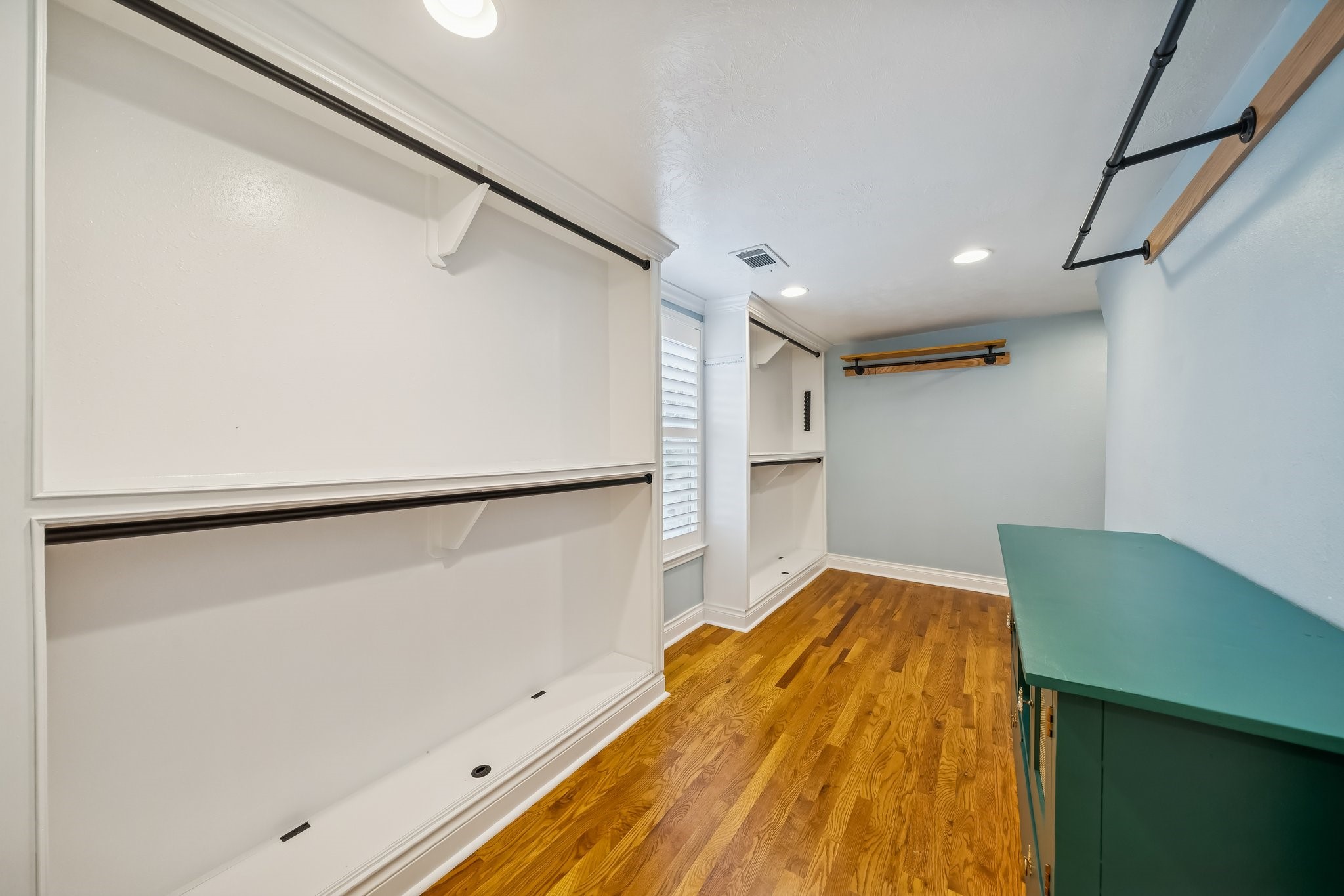 5309 Palmer Street Houston, TX 77004 - Photo 35 of 42 a view of empty room with wooden floor
