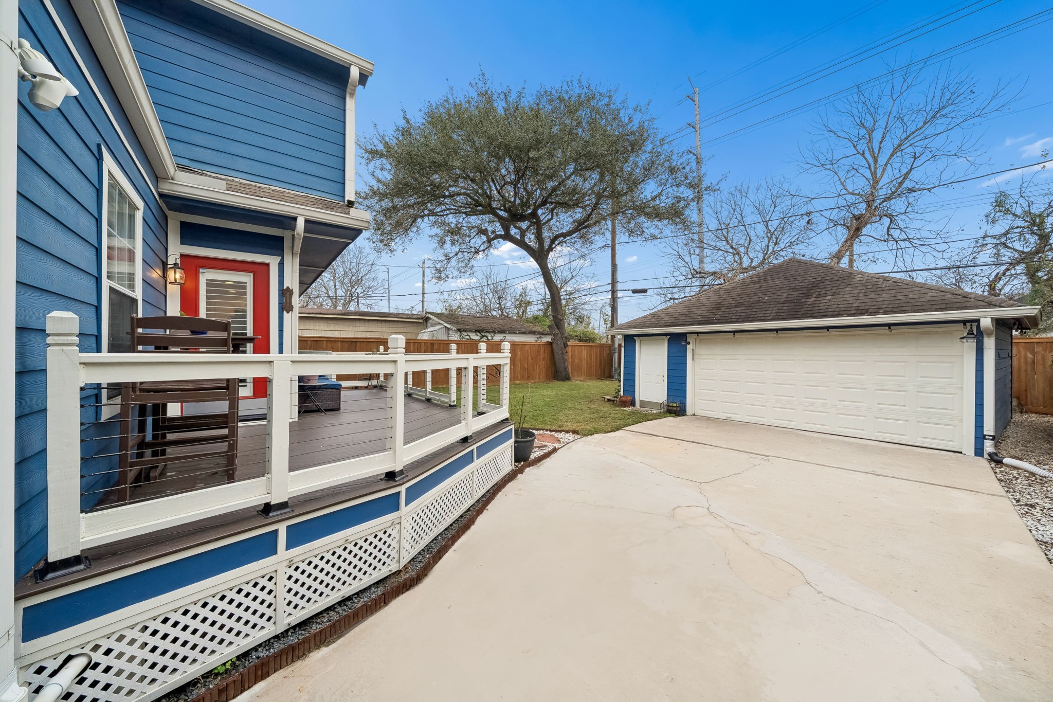 5309 Palmer Street Houston, TX 77004 - Photo 38 of 42 a view of a house with a yard