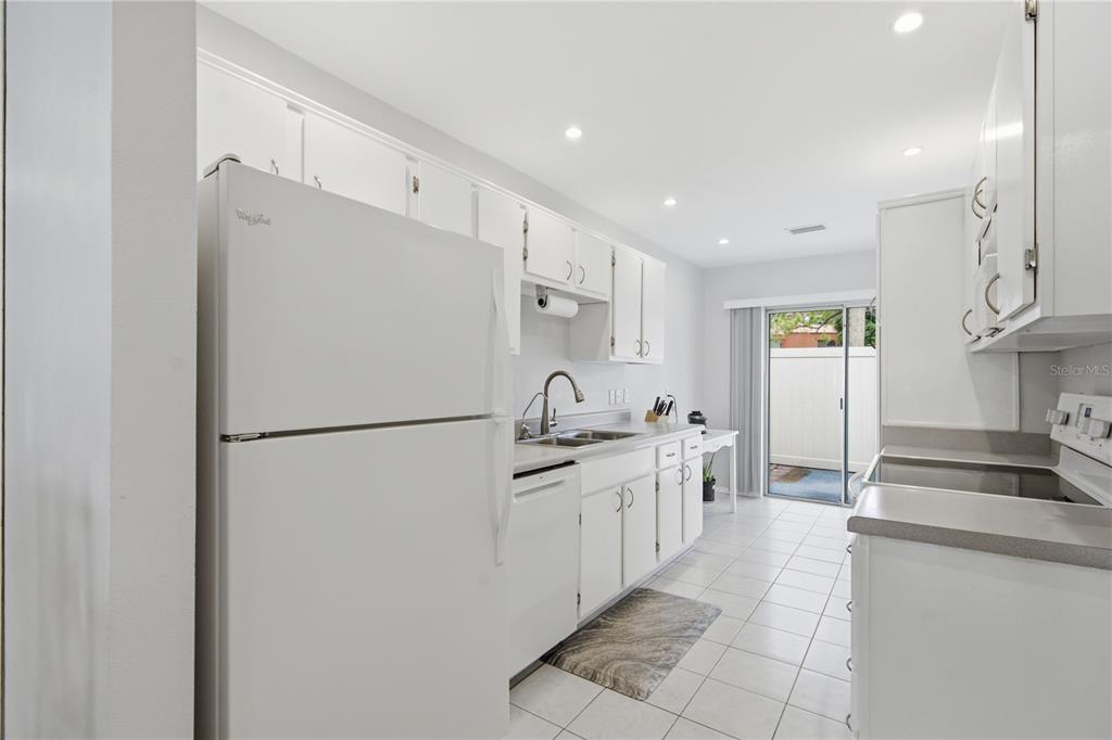 2052 Sunset Point Road, Unit 45 Clearwater, FL 33765 - Photo 8 of 29