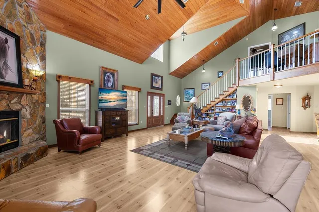 a view of a yard with a tree