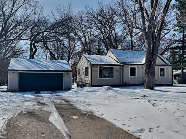 $2,389 | 2605 Eastman Drive, New Brighton, MN 55112