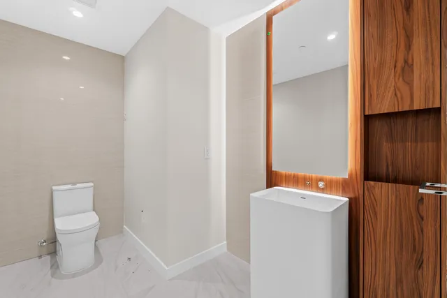 $6,936,000 | 220 Southeast Mizner Boulevard, Unit 223, Boca Raton, FL 33432