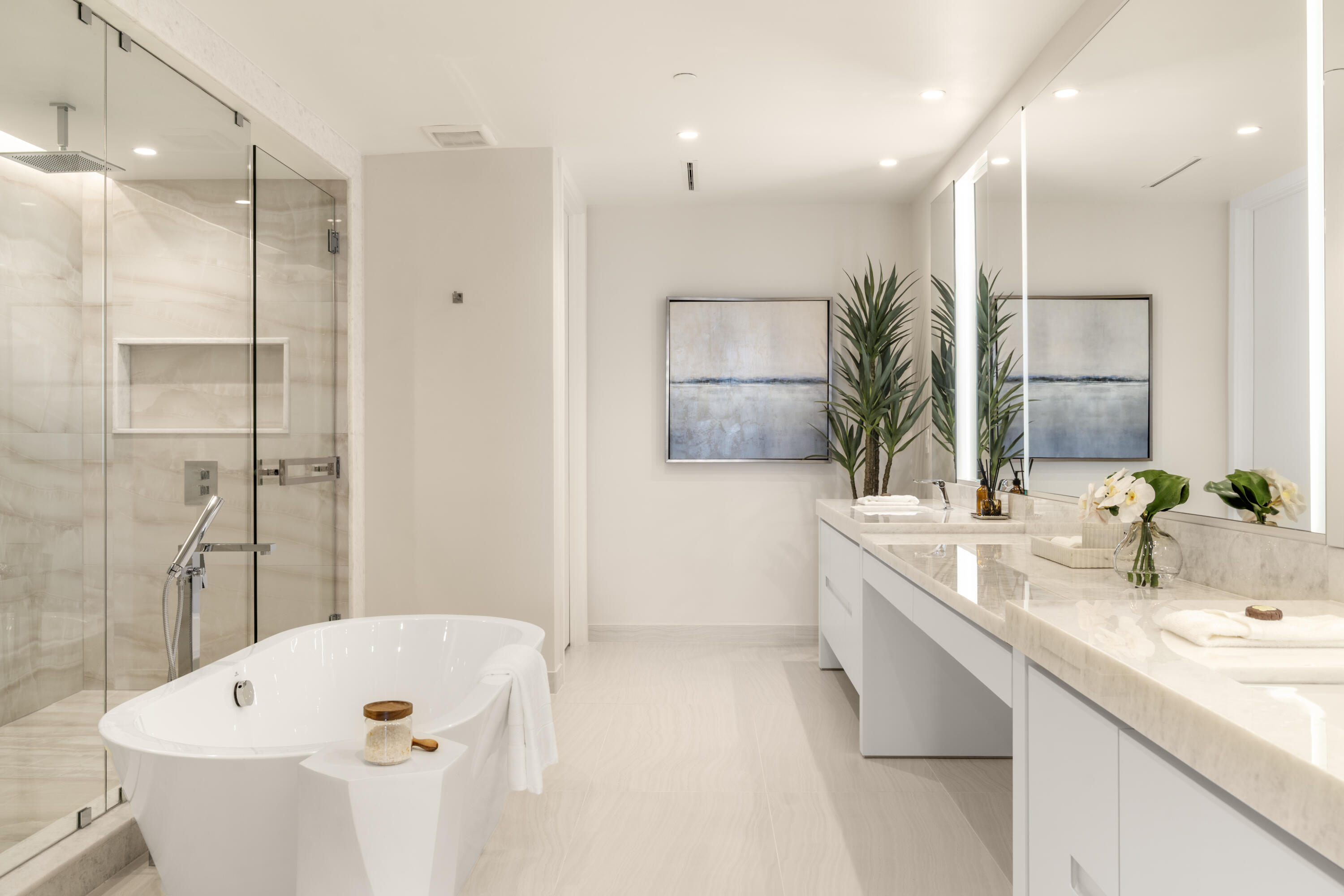 220 Southeast Mizner Boulevard, Unit 223 Boca Raton, FL 33432 - Photo 7 of 21 Primary Bathroom