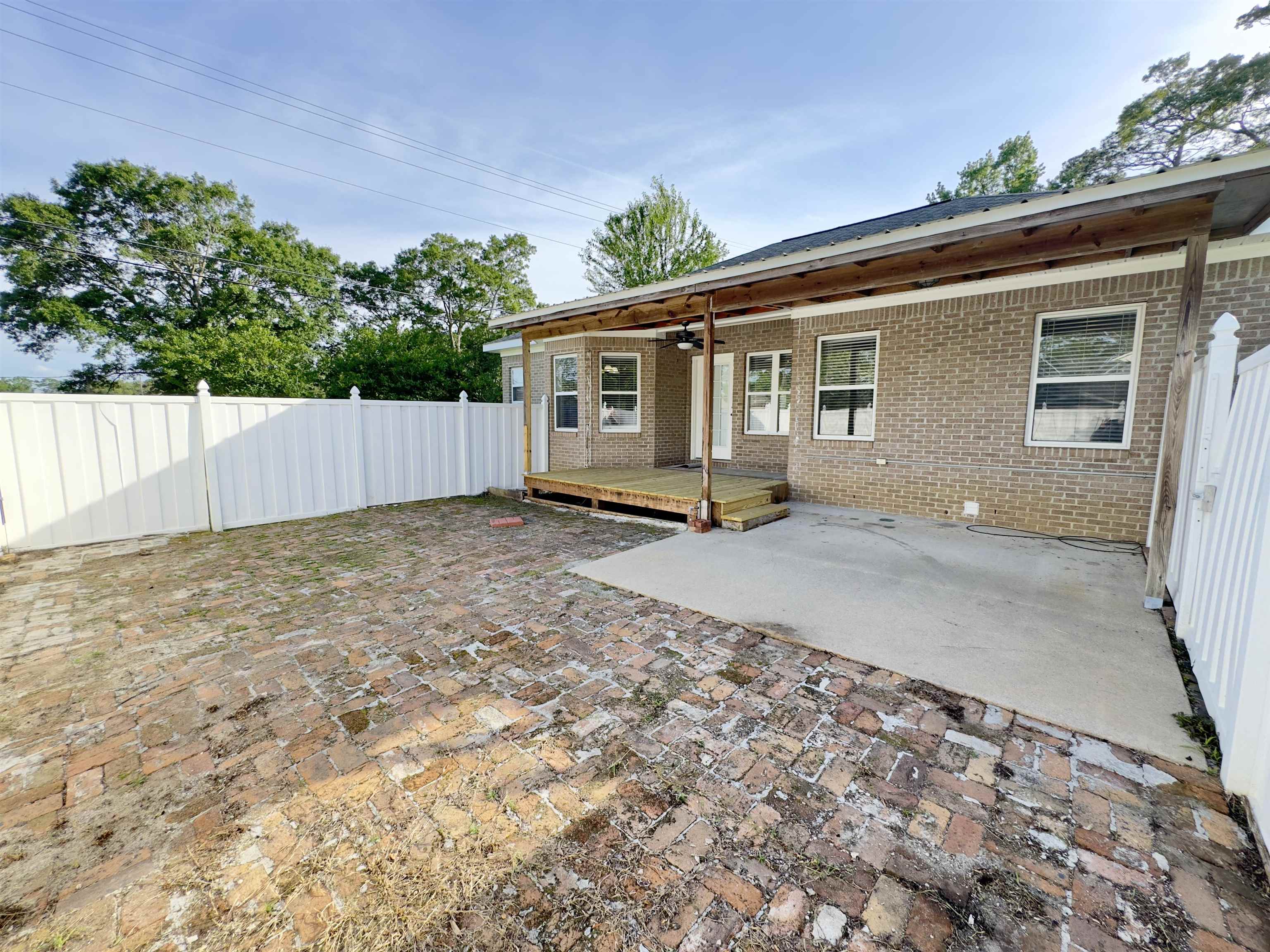 906 North Hoyle Avenue Bay Minette, AL 36507 - Photo 2 of 32