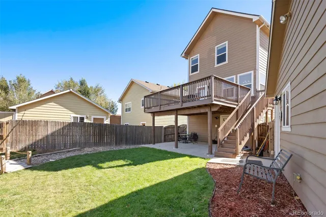 a view of a house with backyard and porch