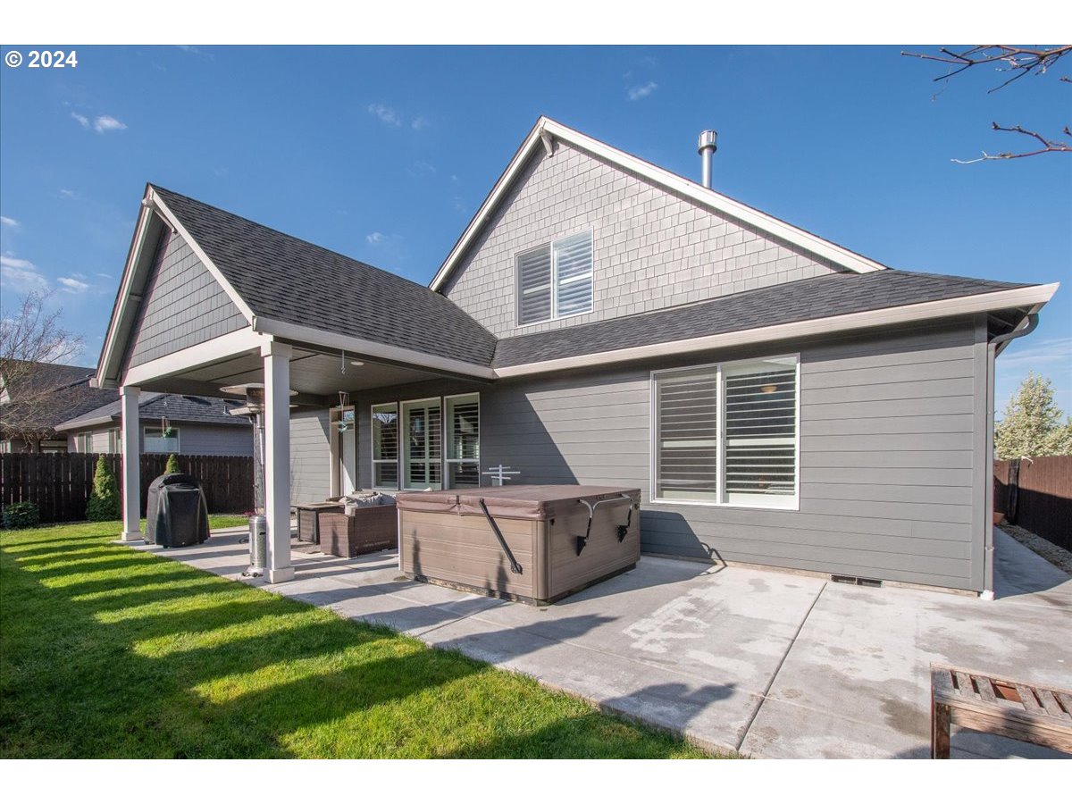 756 North 47th Avenue Ridgefield, WA 98642 - Photo 39 of 42 a front view of a house with a garden