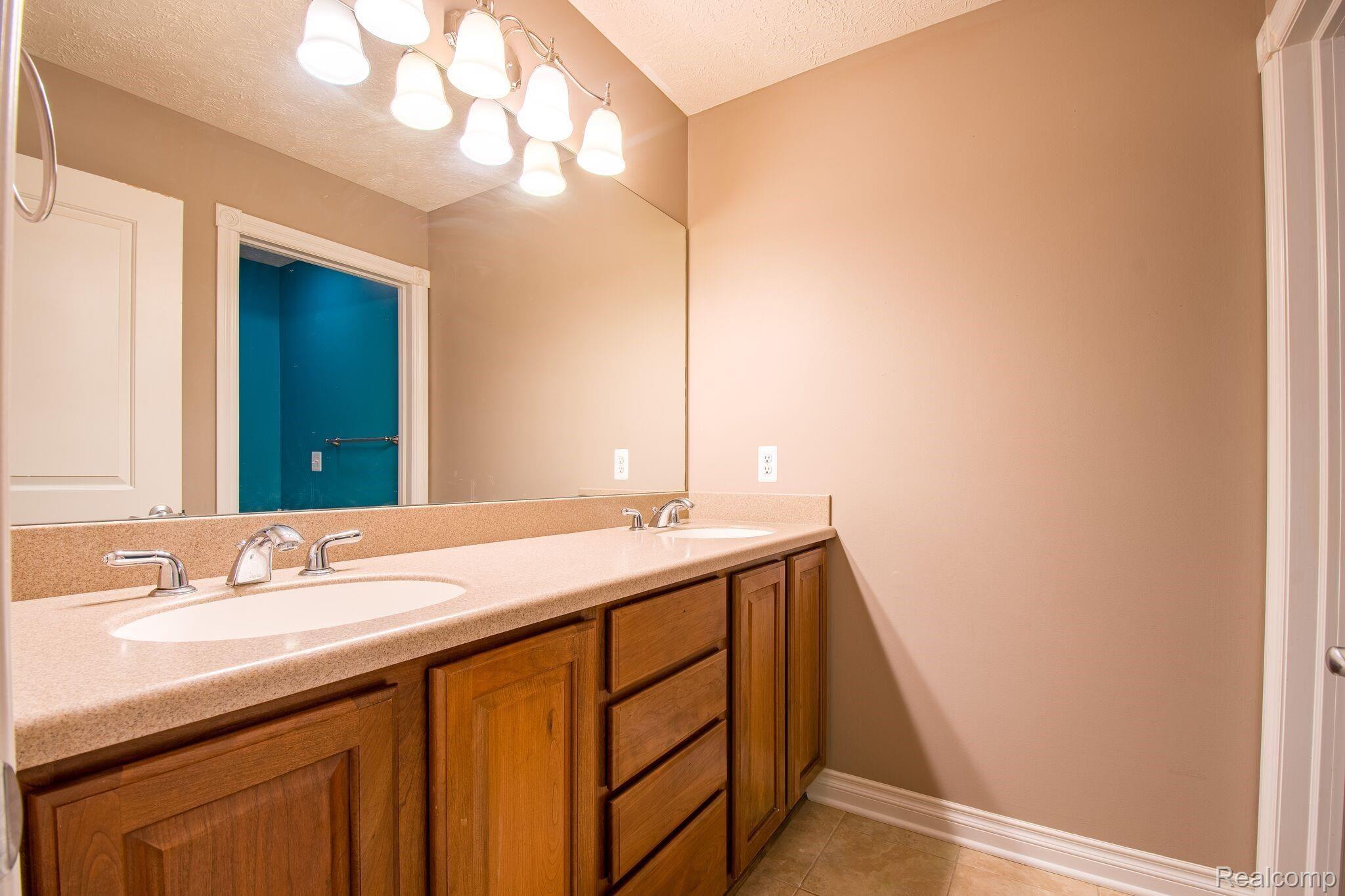3116 Ridley Way Howell, MI 48843 - Photo 32 of 48 mgB2J8zQ.jpeg