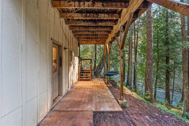 a view of porch with furniture and garden