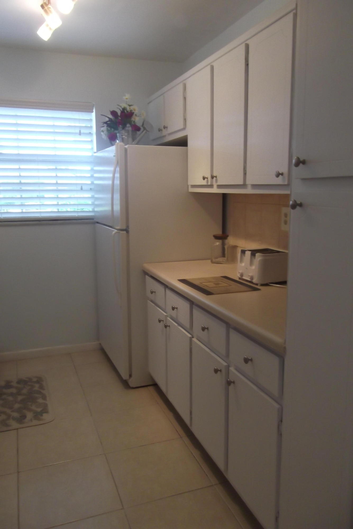 1222 South Drive Way, Unit D Delray Beach, FL 33445 - Photo 6 of 19 Kitchen
