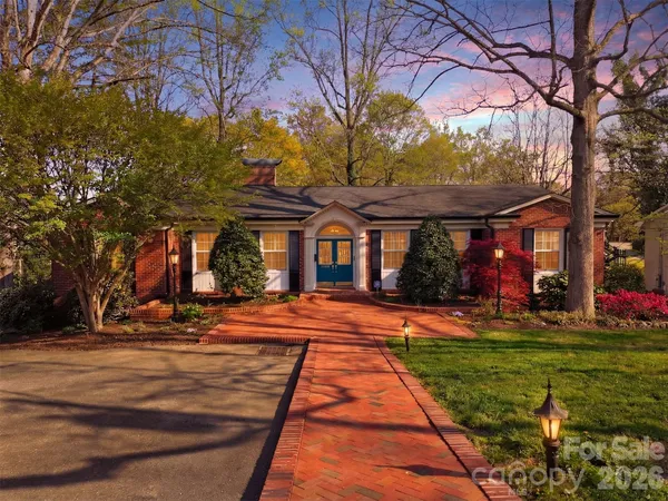 $465,000 | 1064 6th Avenue Northwest, Hickory, NC 28601