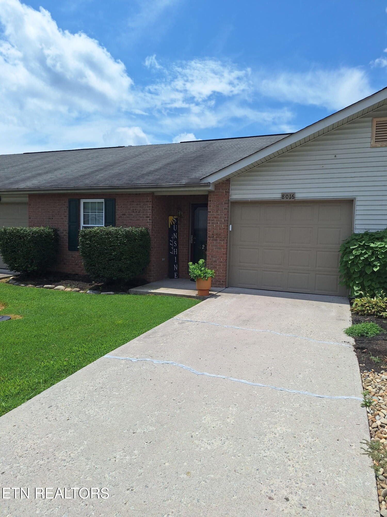 8016 Stablegate Way Powell, TN 37849 - Photo 1 of 22 Gallery Image 1