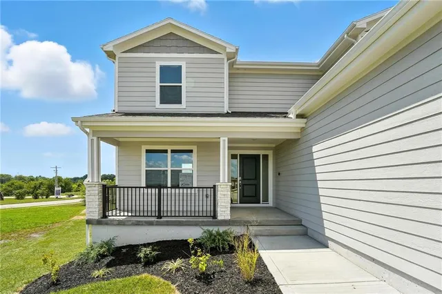 $584,950 | 1937 Southwest Hightown Drive, Lee's Summit, MO 64082